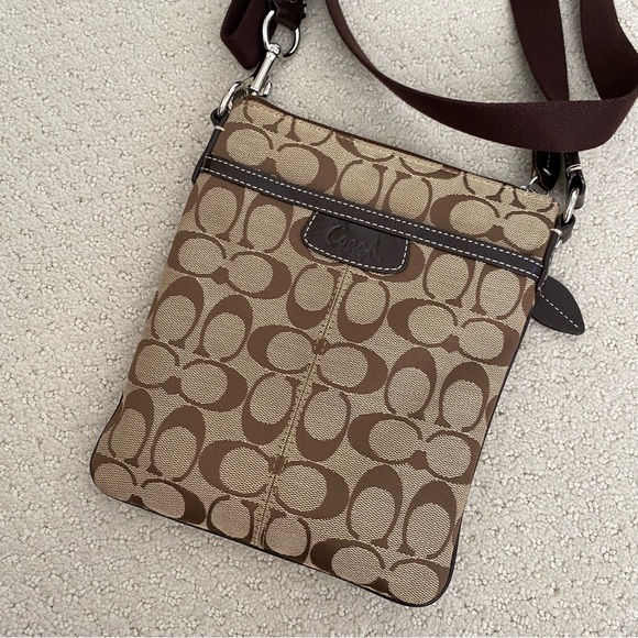 Coach Cross Body Bag - Picture 3 of 10